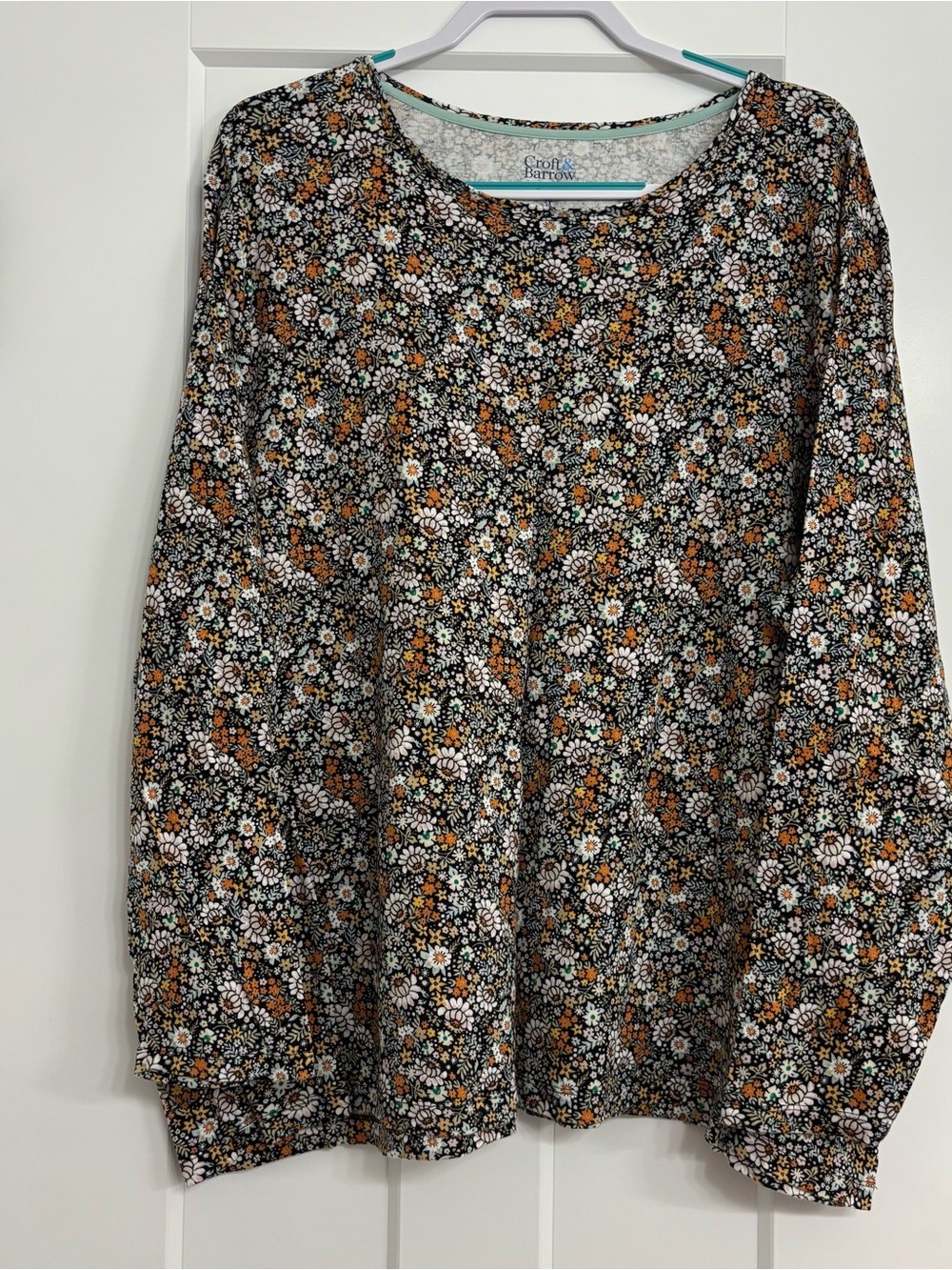 croft & barrow Black Floral Long-Sleeve Tee with White and Brown Daisies